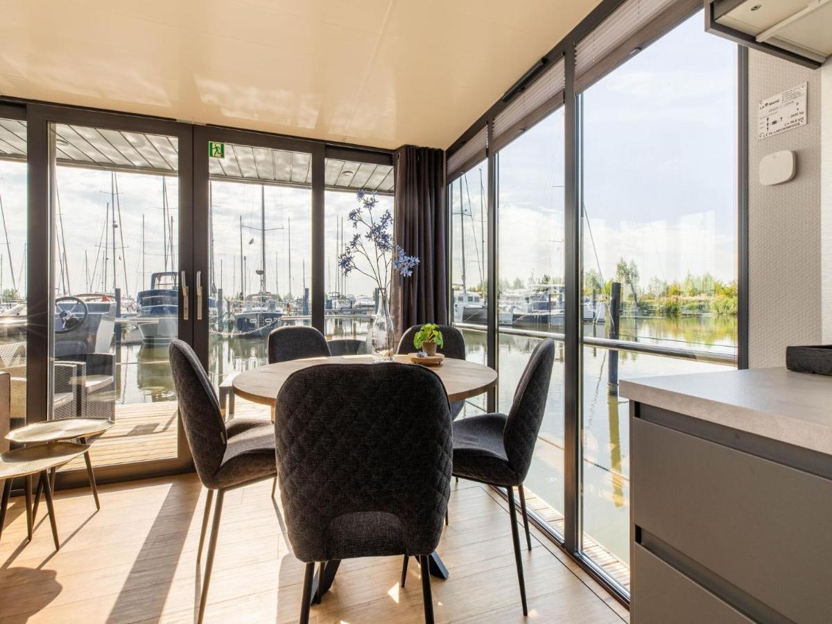 Comfortable Houseboat In Volendam Marina Екстер'єр фото