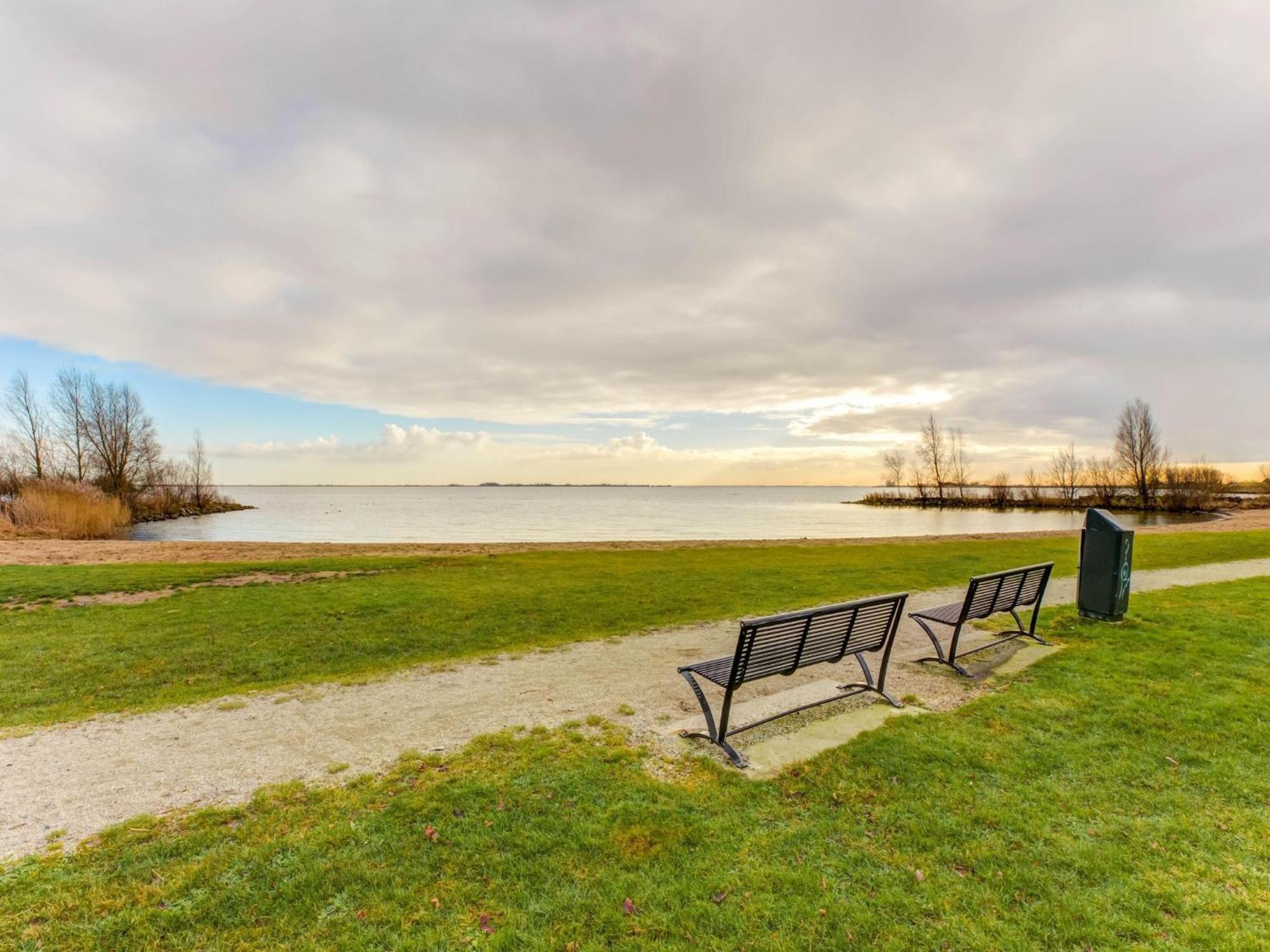 Comfortable Houseboat In Volendam Marina Екстер'єр фото